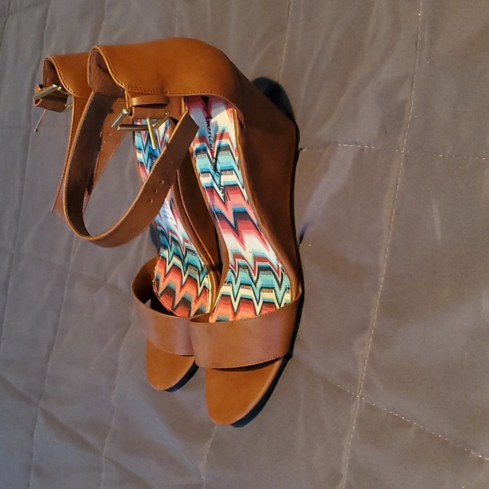 Women's brown sandals